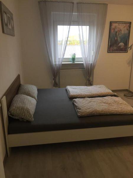 Gut gelegenes Appartment mit Wifi, Parkplatz, Wama, Trockner usw. Kaiserslautern Exterior foto