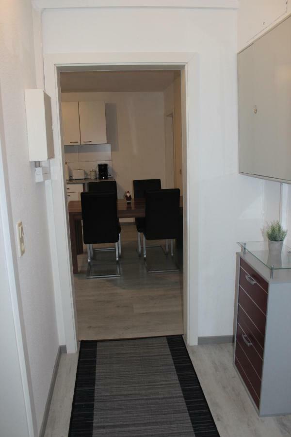 Gut gelegenes Appartment mit Wifi, Parkplatz, Wama, Trockner usw. Kaiserslautern Exterior foto