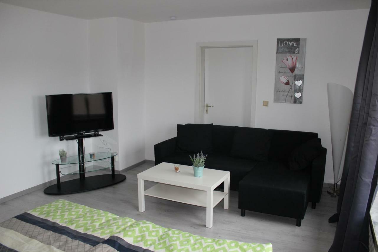 Gut gelegenes Appartment mit Wifi, Parkplatz, Wama, Trockner usw. Kaiserslautern Exterior foto